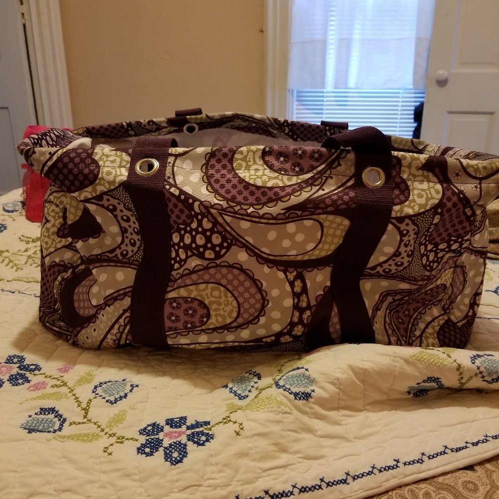 31 large duffle, 2 handles  pyrpme paisley